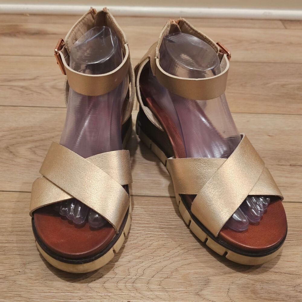 MIA Lauri Metallic Gold Bronze Wedges Size 10